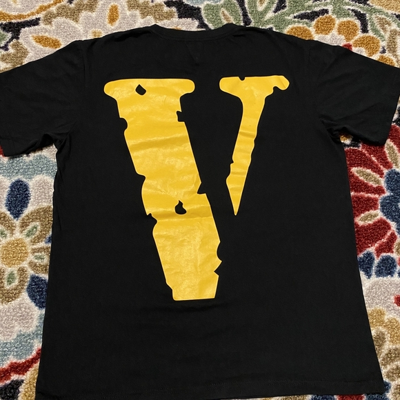 VLONE Black and Yellow Short Sleeve Tee - Picture 1 of 3